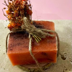 Detalle jabón de naranja y canela con ramillete de paniculata